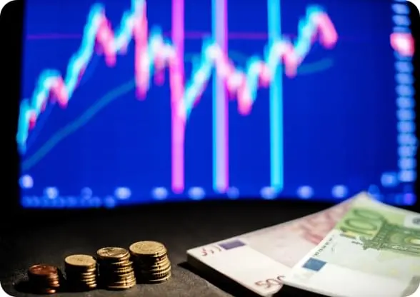 Wykres rynku, monety i banknot euro związane z handlem online na Immediate Profit